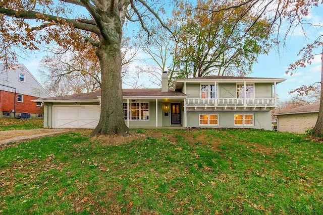 view of front facade featuring a garage and a front yard