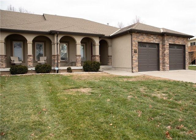 view of front of home featuring a front lawn, covered porch, and a garage