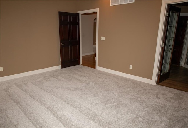 unfurnished room featuring carpet floors