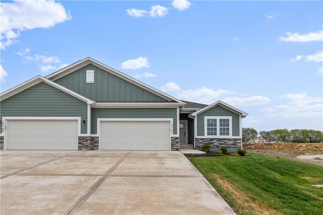 craftsman-style home featuring a garage and a front yard