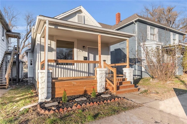 view of front of property featuring a porch