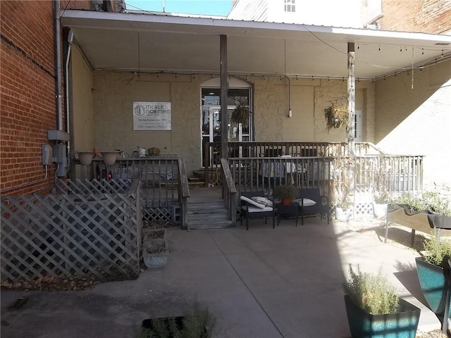 view of patio featuring covered porch