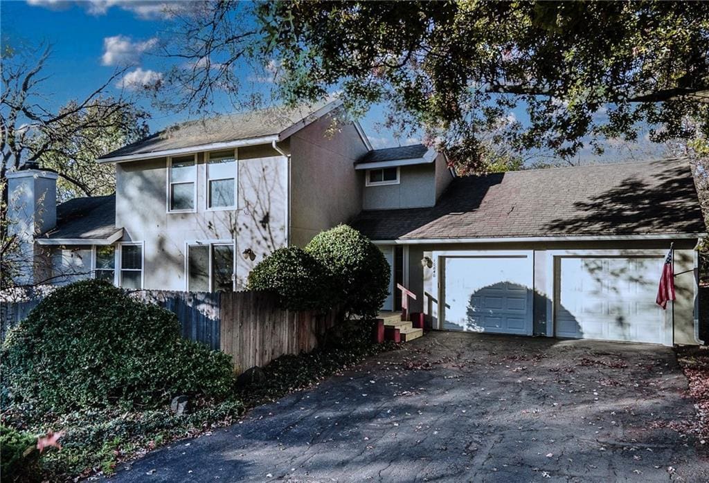 view of front facade featuring a garage