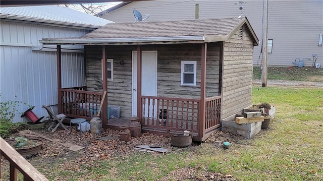 423 Elm St, Mound City, KS 66056 - doorway to property with a yard