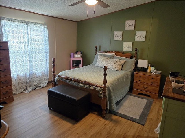 423 Elm St, Mound City, KS 66056 - bedroom featuring light wood-style floors, a textured ceiling, ceiling fan, and lofted ceiling