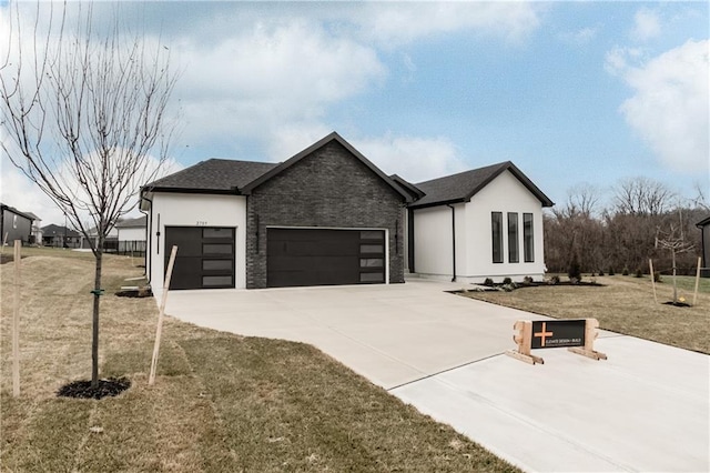 view of front facade with a garage and a front yard