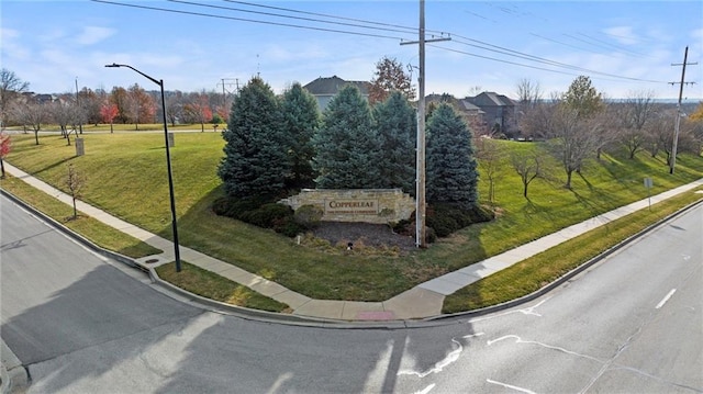 view of property's community featuring a yard