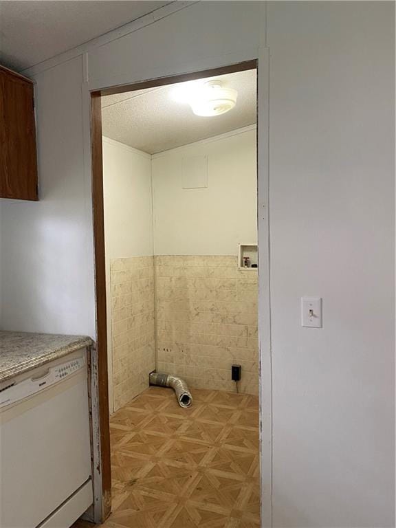 738 Pacific Ave, Osawatomie, KS 66064 - washroom with washer hookup and laundry area