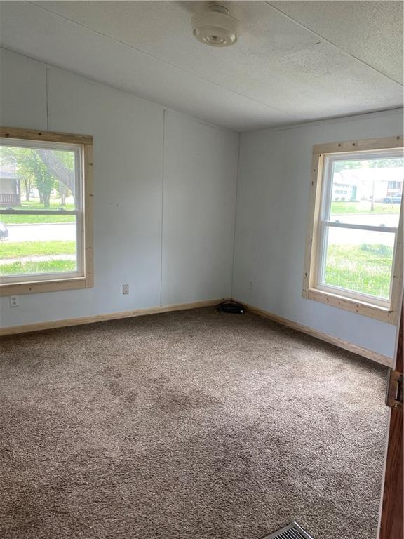 738 Pacific Ave, Osawatomie, KS 66064 - carpeted empty room featuring baseboards