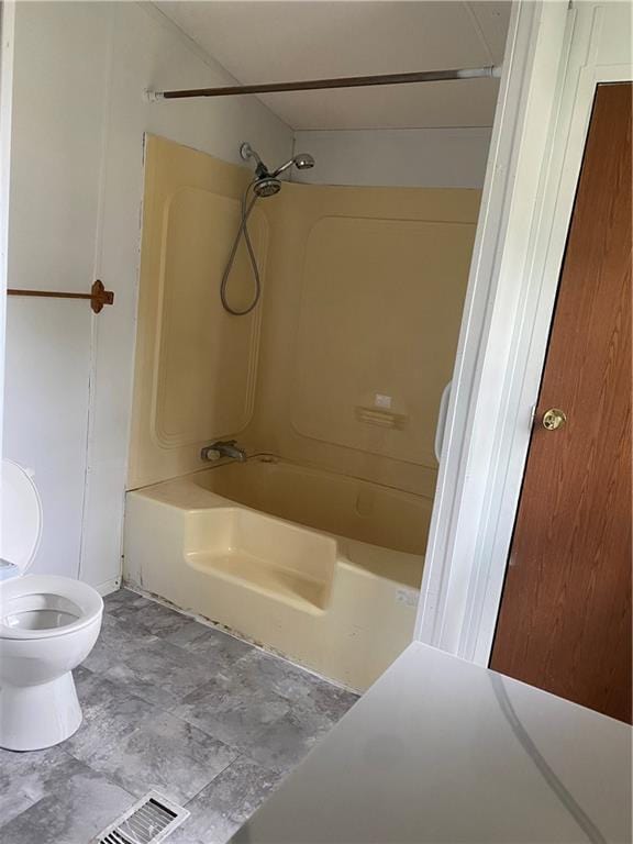 738 Pacific Ave, Osawatomie, KS 66064 - bathroom with visible vents, bathing tub / shower combination, and toilet