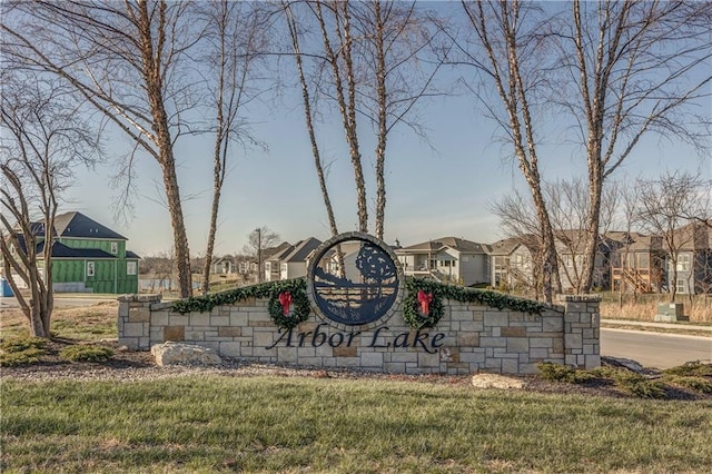 community sign featuring a lawn