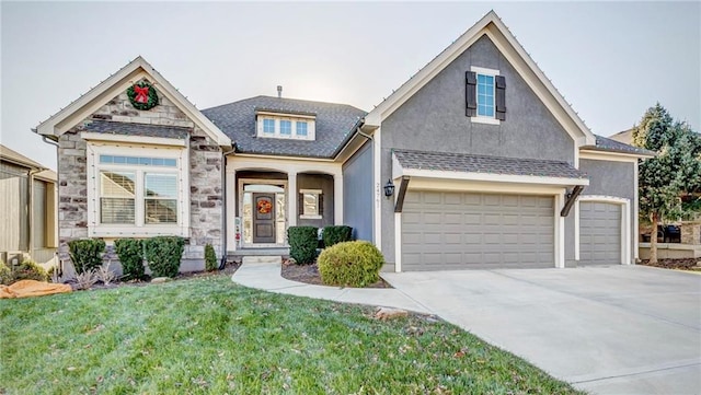 view of front of property featuring a front yard and a garage