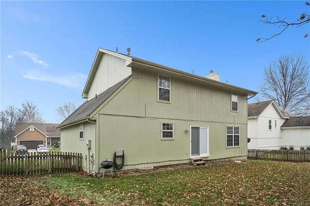 back of house featuring a yard