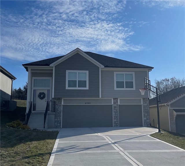 view of front of property featuring a garage