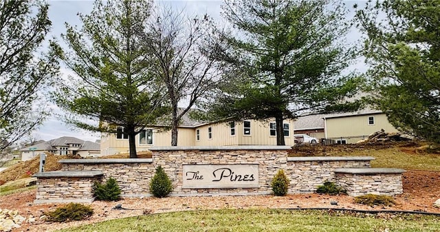 view of community / neighborhood sign