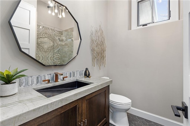21359 W 93rd Ct, Lenexa, KS 66220 - bathroom with vanity, toilet, tiled shower, and baseboards