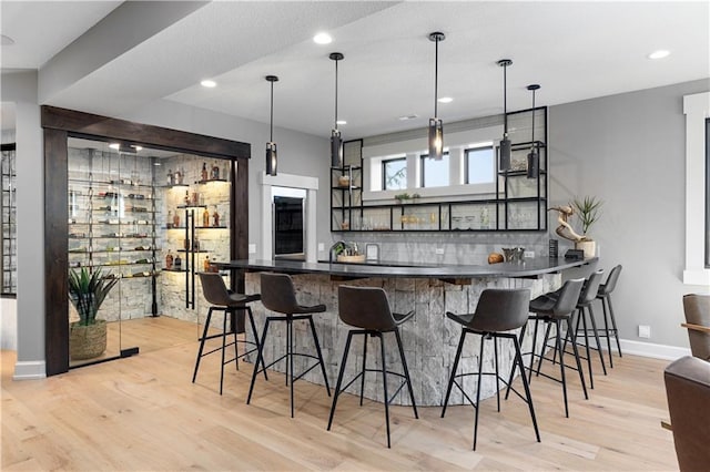 21359 W 93rd Ct, Lenexa, KS 66220 - indoor wet bar featuring light wood-style floors, wine cooler, baseboards, decorative light fixtures, and recessed lighting
