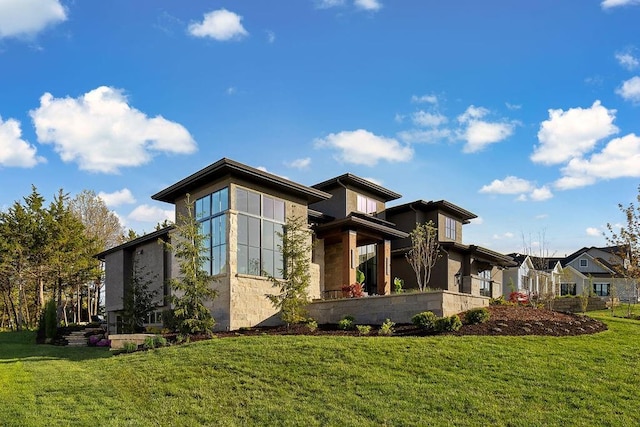 21359 W 93rd Ct, Lenexa, KS 66220 - view of side of home with stucco siding and a yard