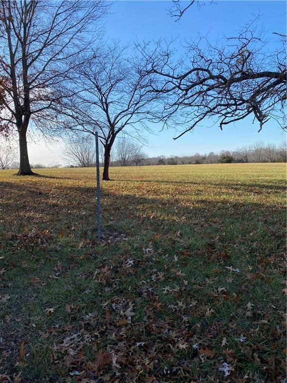 Tudor Rd, Lees Summit, MO 64086