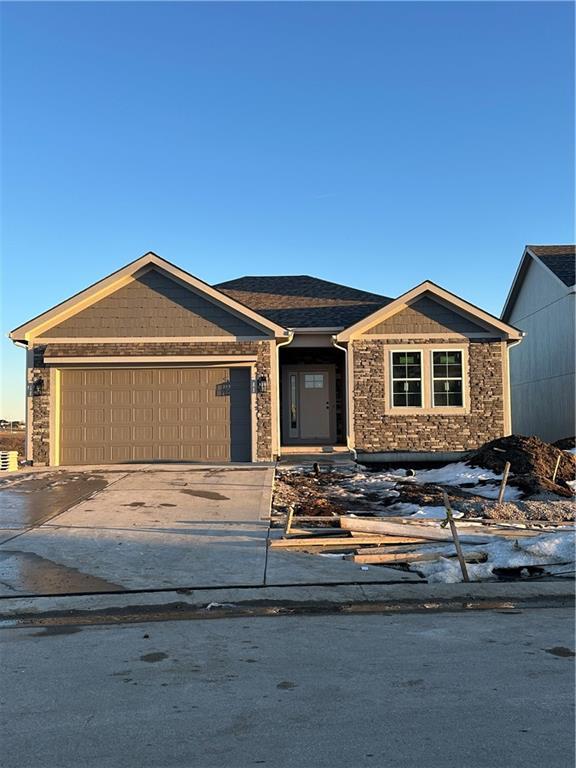 view of front facade with a garage