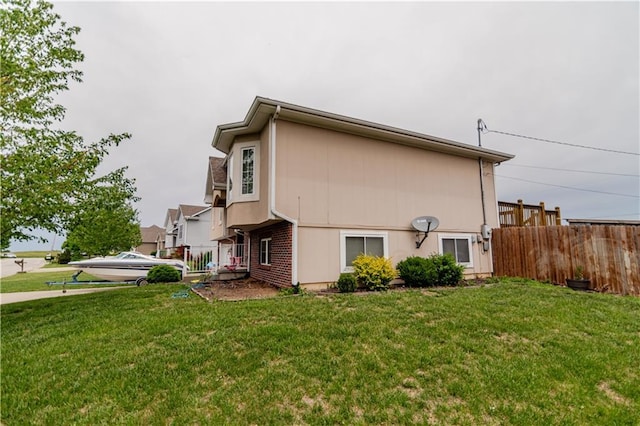 1702 Arrowhead Dr, Atchison, KS 66002 - view of side of home