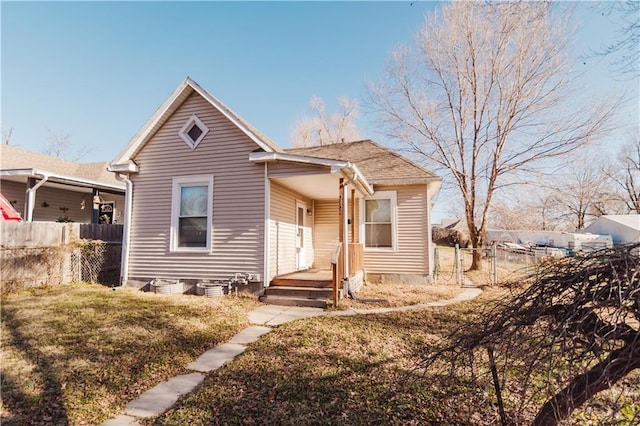 bungalow-style house featuring a front lawn