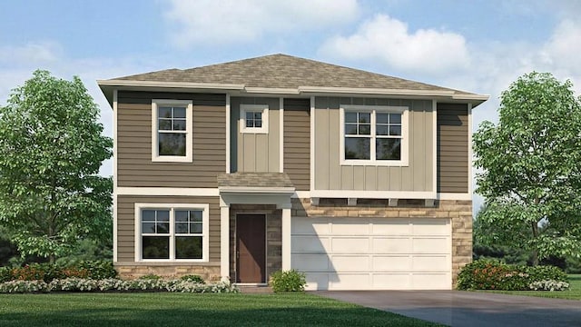 view of front of house featuring a front yard and a garage