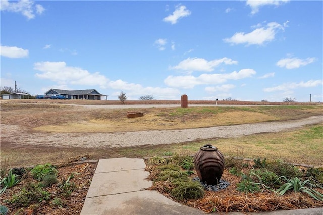 view of yard featuring a rural view