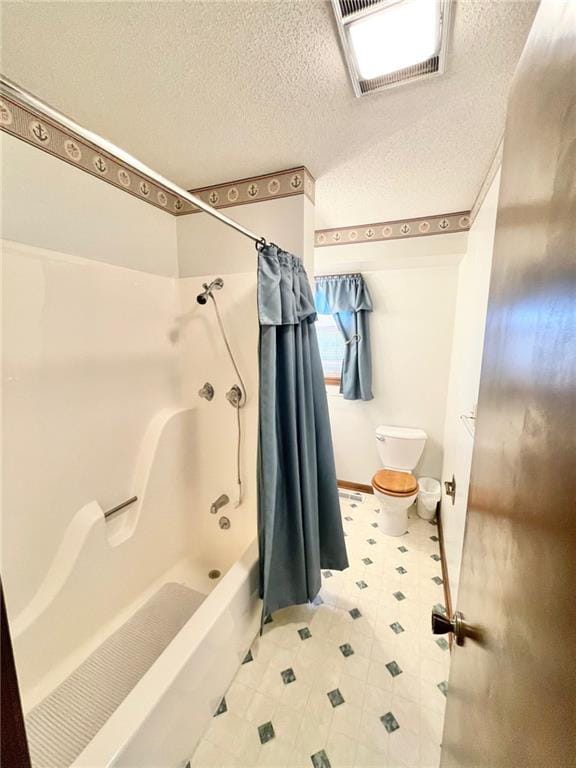 bathroom featuring toilet, a textured ceiling, and shower / tub combo with curtain