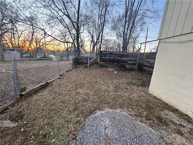 view of yard at dusk