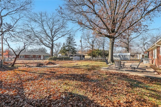 view of yard featuring a patio area