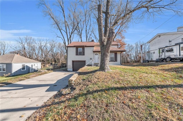 view of front of house featuring a front lawn and a garage