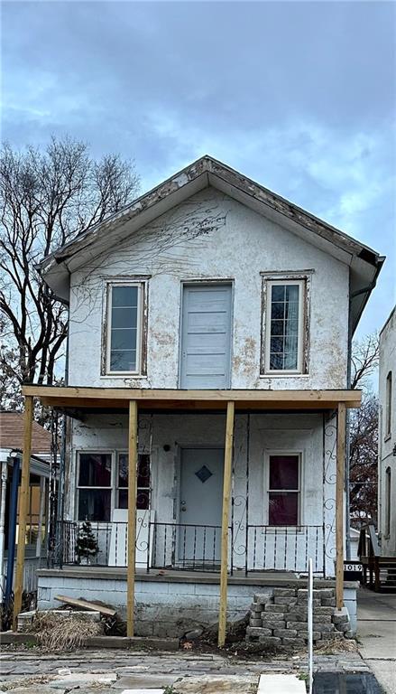 view of front of property with covered porch