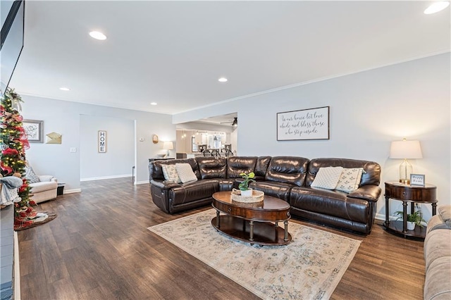 living room with dark wood-type flooring and ceiling fan