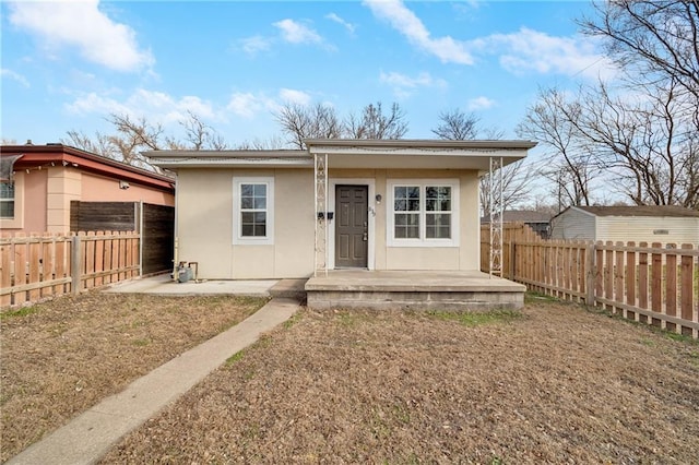 view of front of property