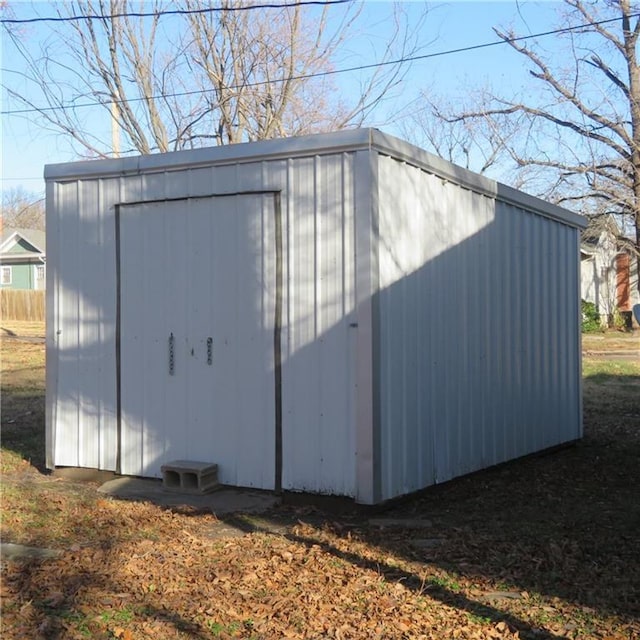 view of outbuilding