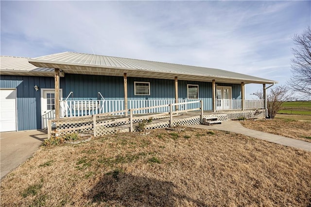 ranch-style home with a porch and a garage