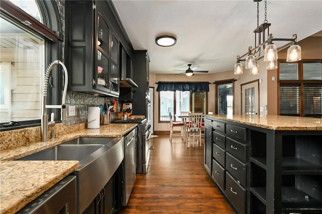 kitchen featuring stainless steel appliances, ceiling fan, decorative backsplash, dark hardwood / wood-style floors, and pendant lighting