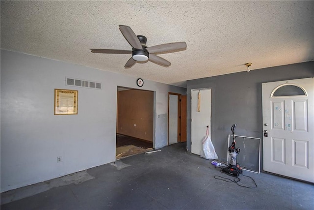 garage featuring ceiling fan