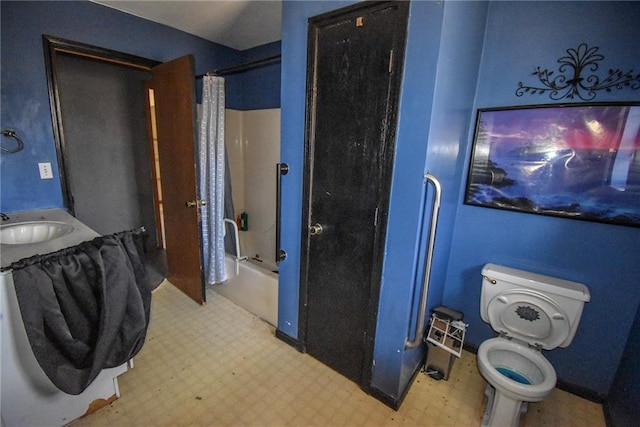 full bathroom with toilet, sink, and shower / tub combo with curtain