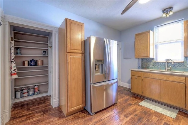 kitchen featuring stainless steel fridge with ice dispenser, ceiling fan, dark hardwood / wood-style floors, sink, and tasteful backsplash