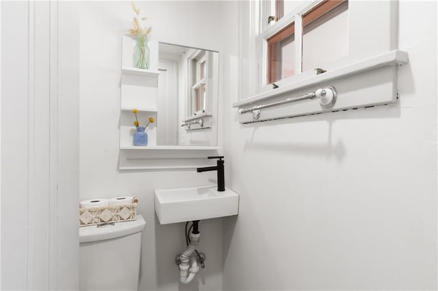 bathroom featuring sink and toilet