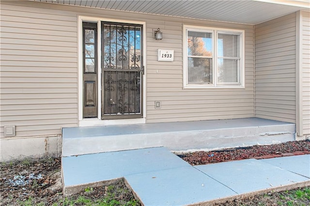 doorway to property featuring a porch