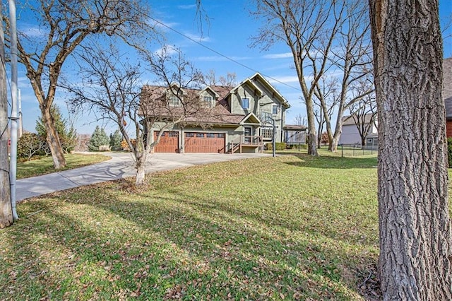 view of front of home featuring a front yard