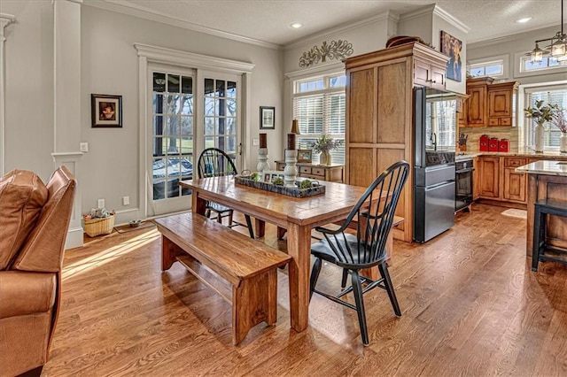 dining room featuring light hardwood / wood-style floors and ornamental molding