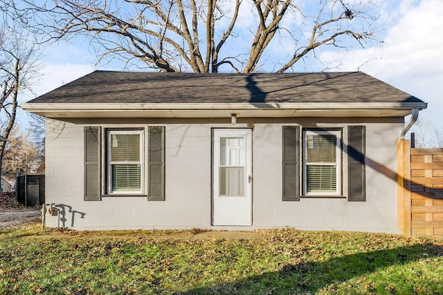 exterior space featuring a front lawn