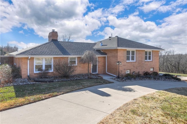 ranch-style home with a front yard