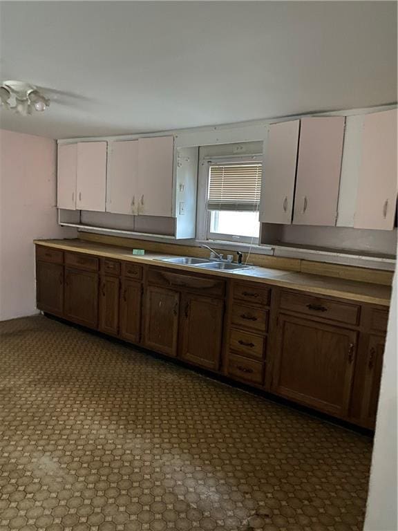 kitchen featuring sink