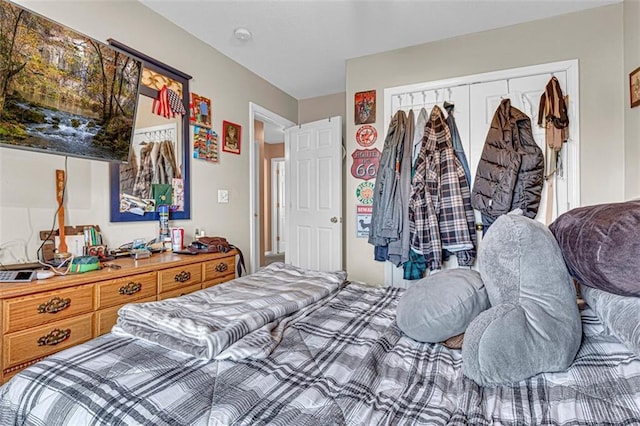 bedroom with a closet