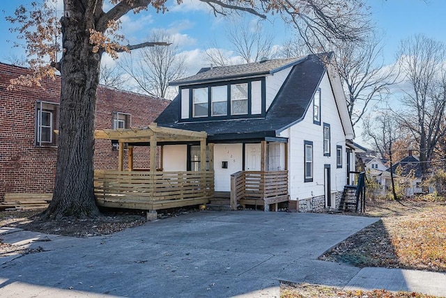 view of front facade featuring covered porch